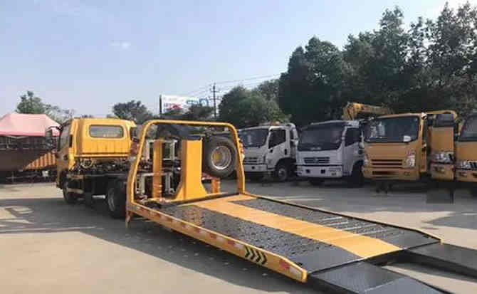 德钦汽车中途维修案例